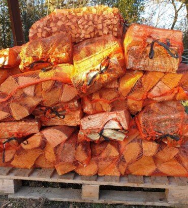 24 nets Kiln Dried Premium Logs plus 2 x kindling nets